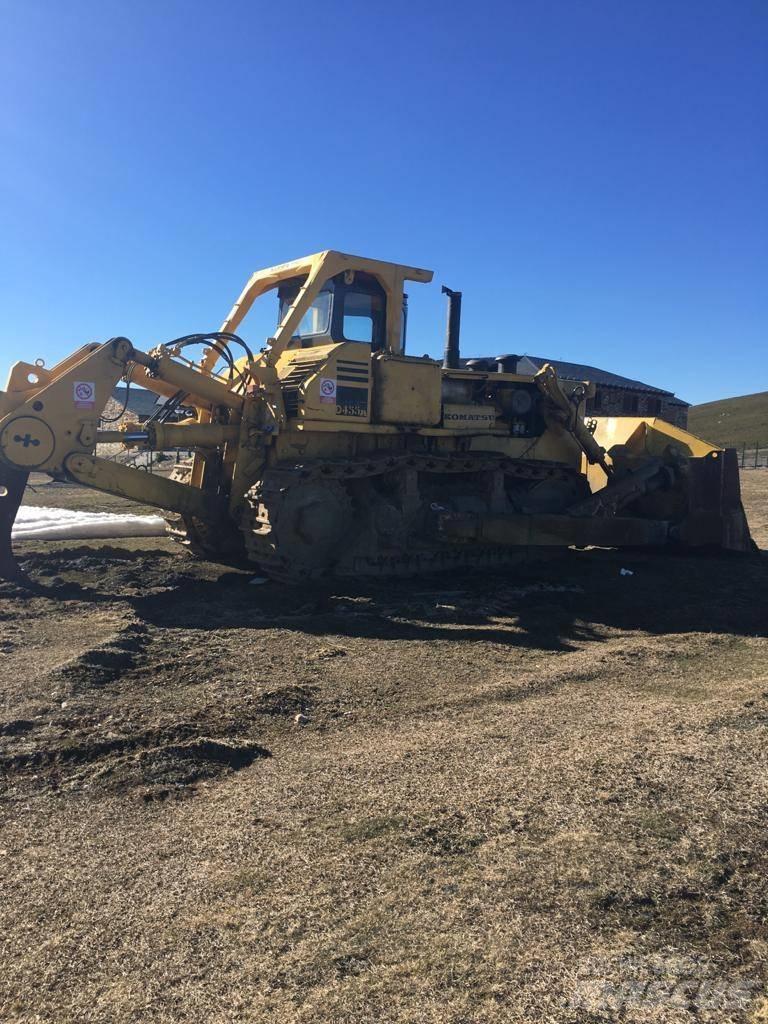 Komatsu 455 Pásové dozéry