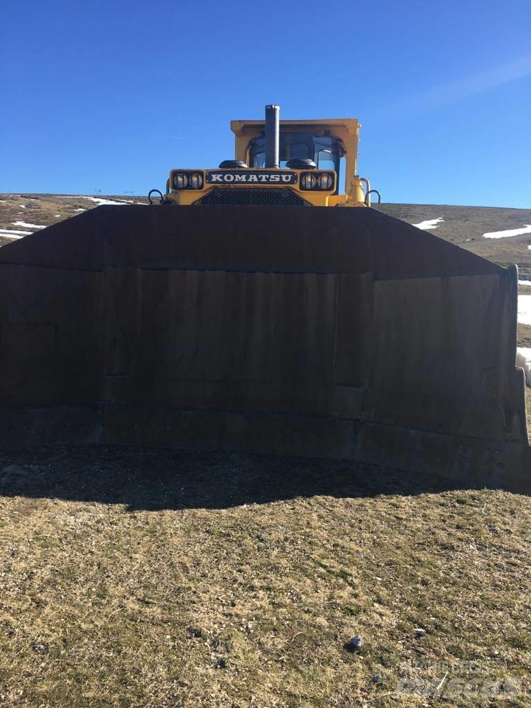 Komatsu 455 Pásové dozéry