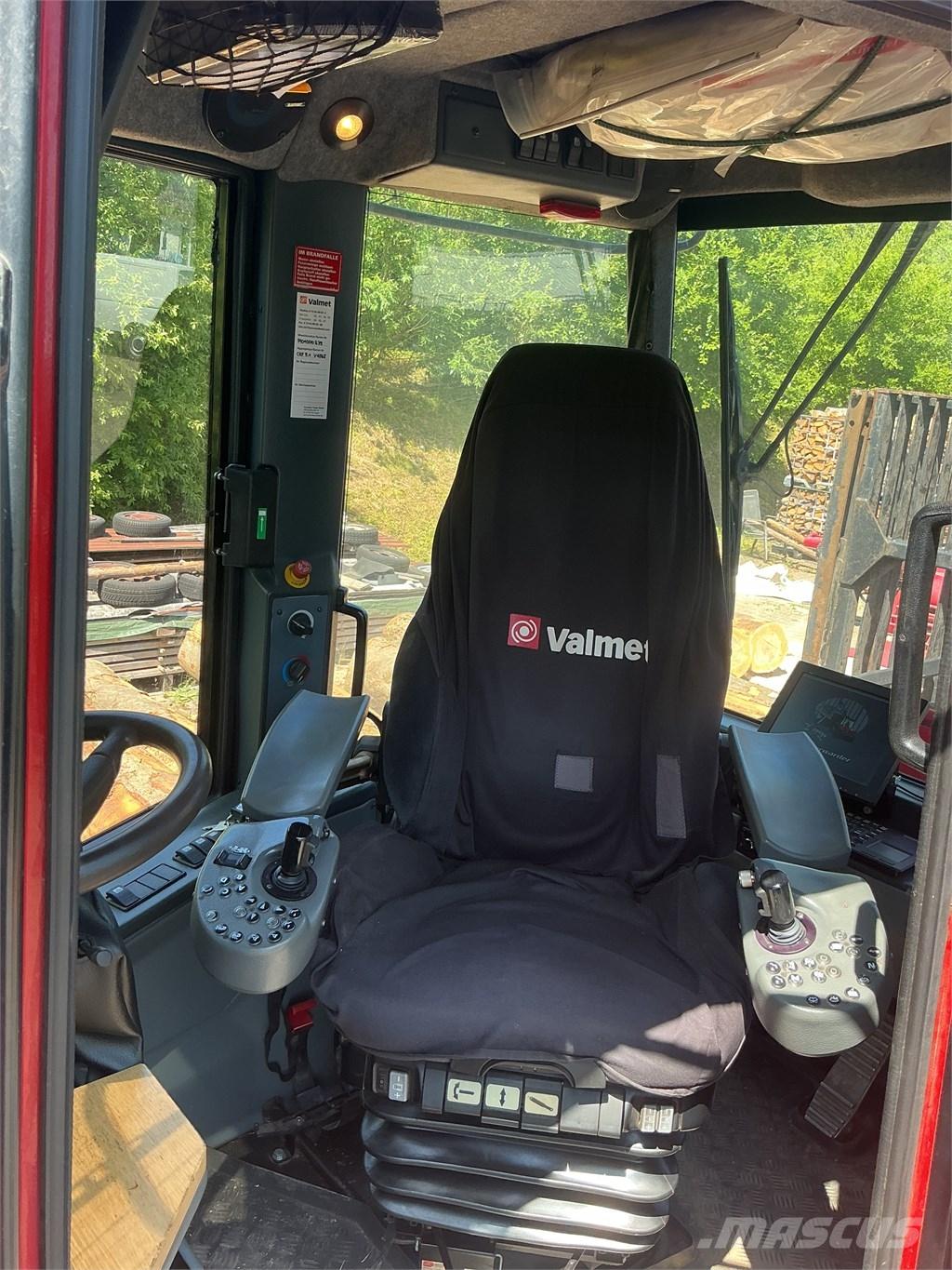 Komatsu 840 TX Lesné traktory