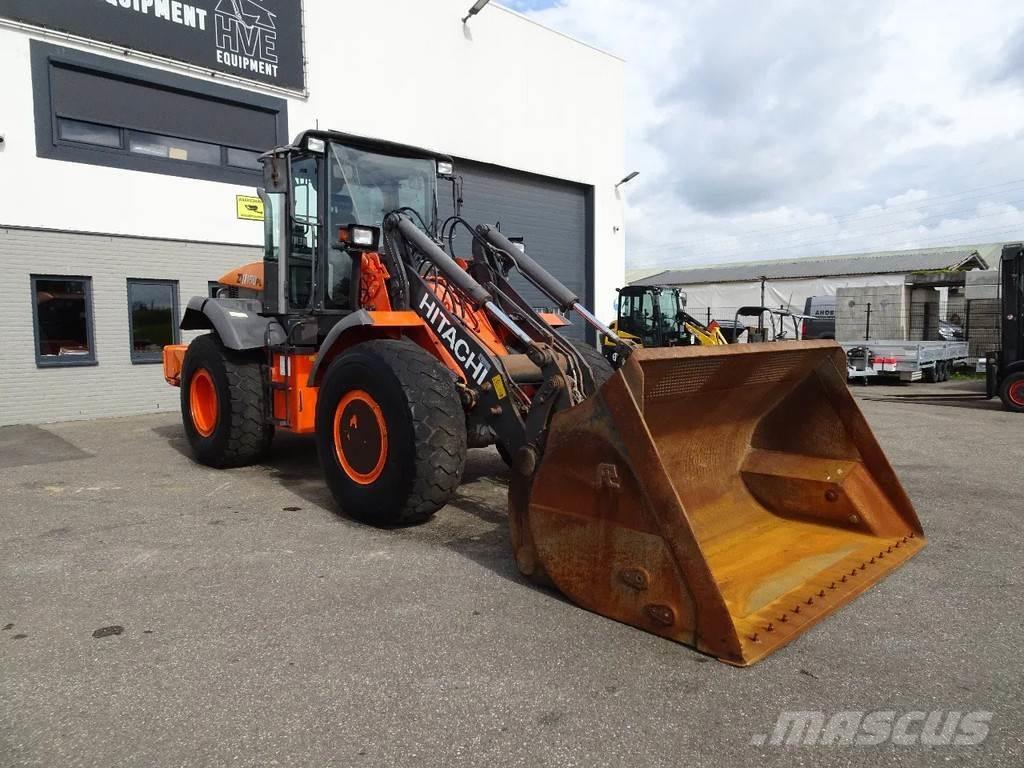 Hitachi ZW150 Kolesové nakladače