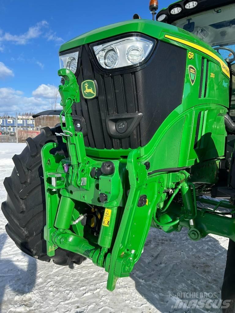 John Deere 6R 250 Traktory