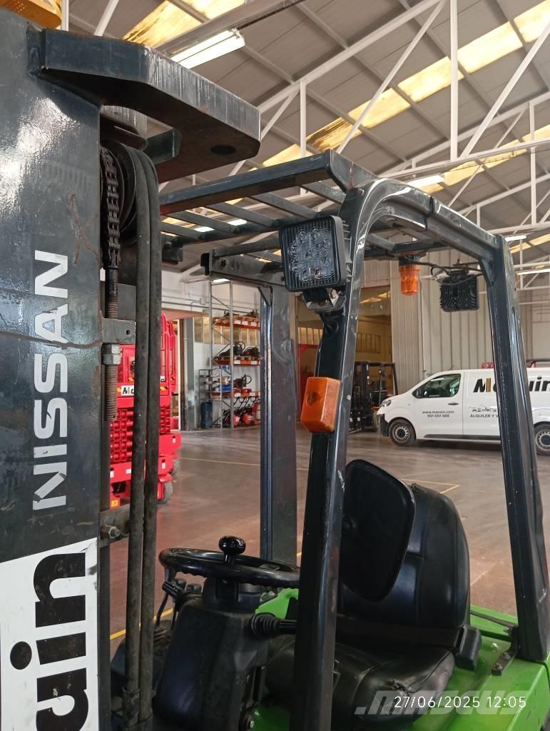 Nissan 1N1L180Q Dieselové vozíky