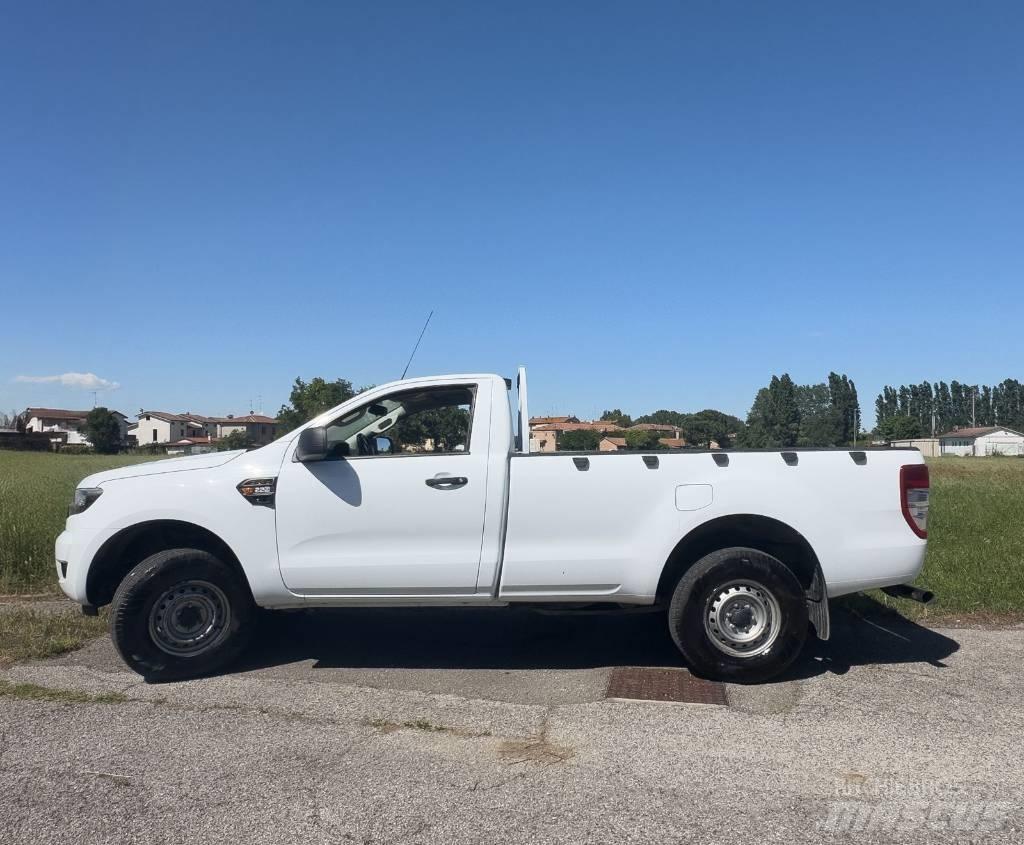 Ford Ranger XL Nakladacia/sklápacia bočnica