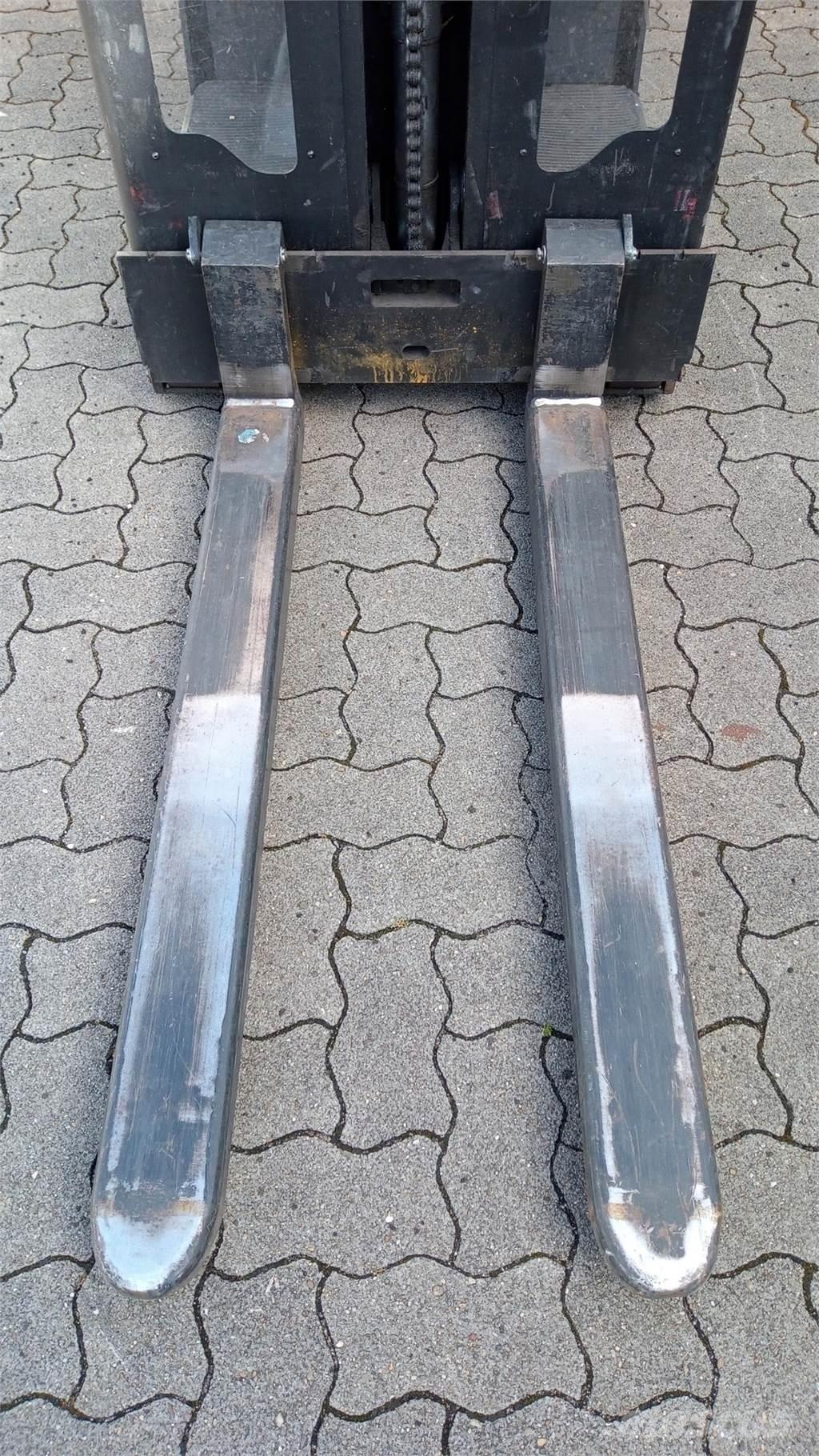 Toyota OSE100 Samohybné vozíky
