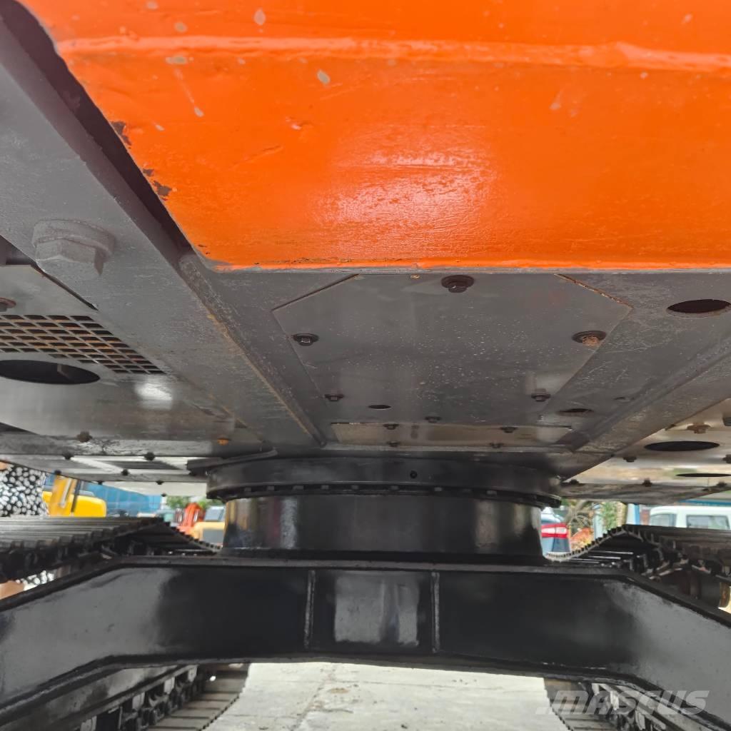 Hitachi ZX 120 Pásové rýpadlá