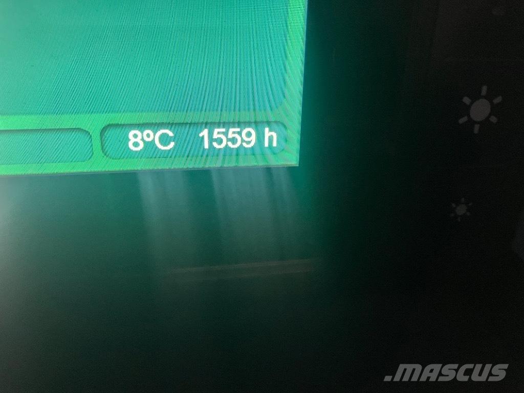 John Deere 1210G Lesné traktory