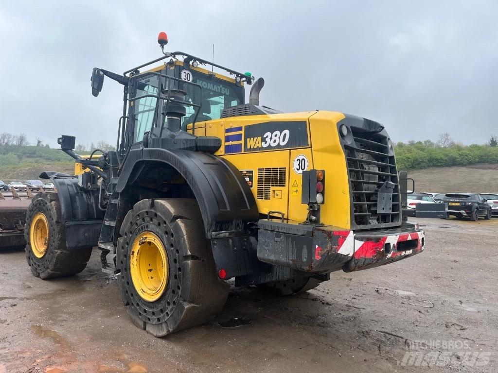 Komatsu WA380-8E0 Kolesové nakladače