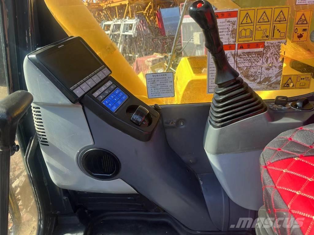 Komatsu PC 450 LC-8 Pásové rýpadlá