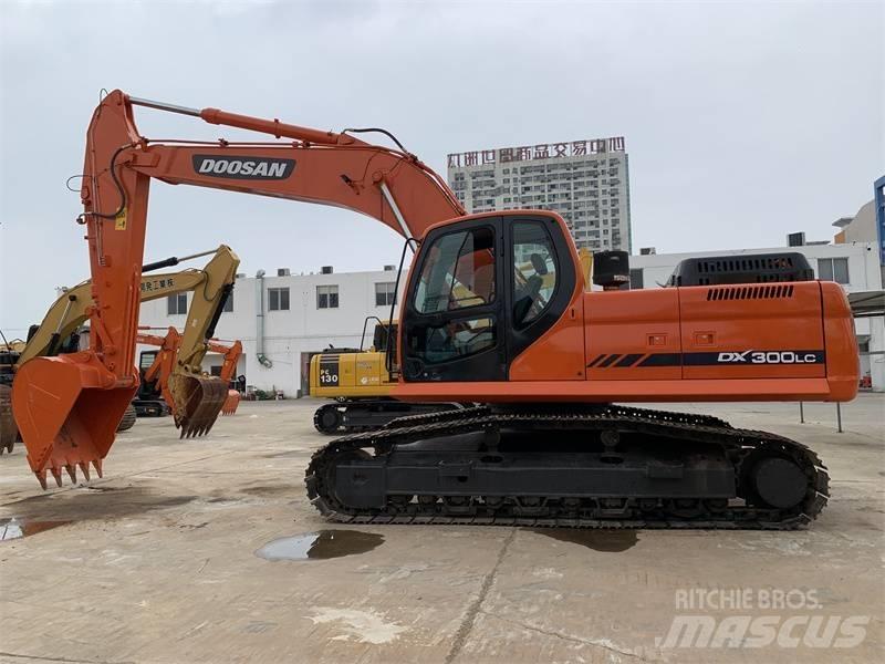 Doosan DX300 Pásové rýpadlá