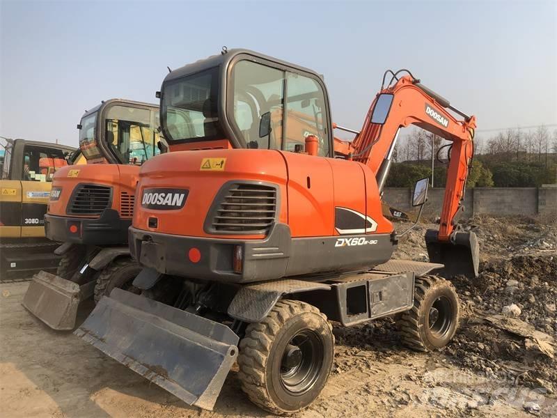 Doosan DX60 Pásové rýpadlá