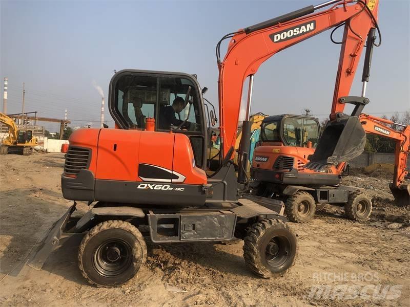 Doosan DX60 Pásové rýpadlá
