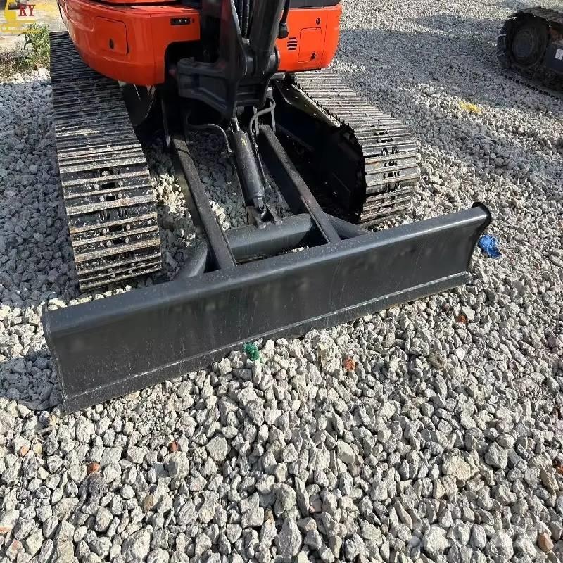 Kubota 163 Pásové rýpadlá