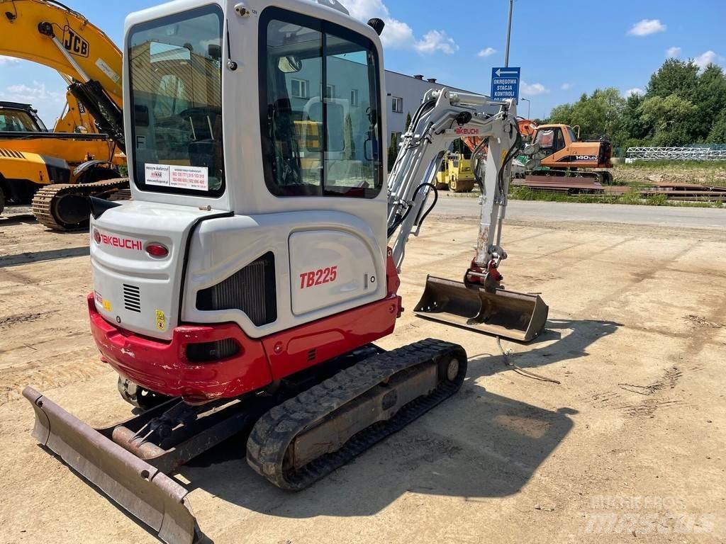 Takeuchi TB225 Mini rýpadlá < 7t