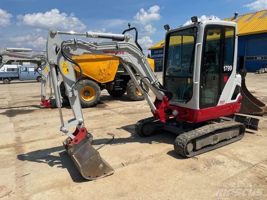 Takeuchi TB225 Mini rýpadlá < 7t