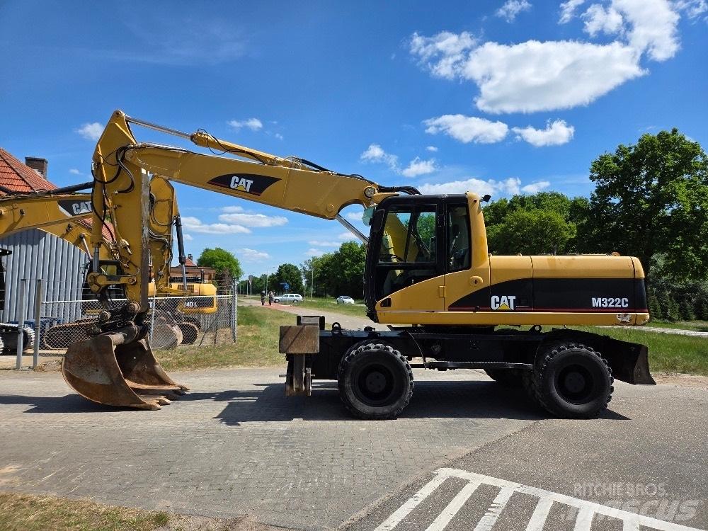 CAT M322C Kolesové rýpadlá