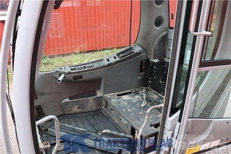 New Holland WE150C Kabíny a interiér