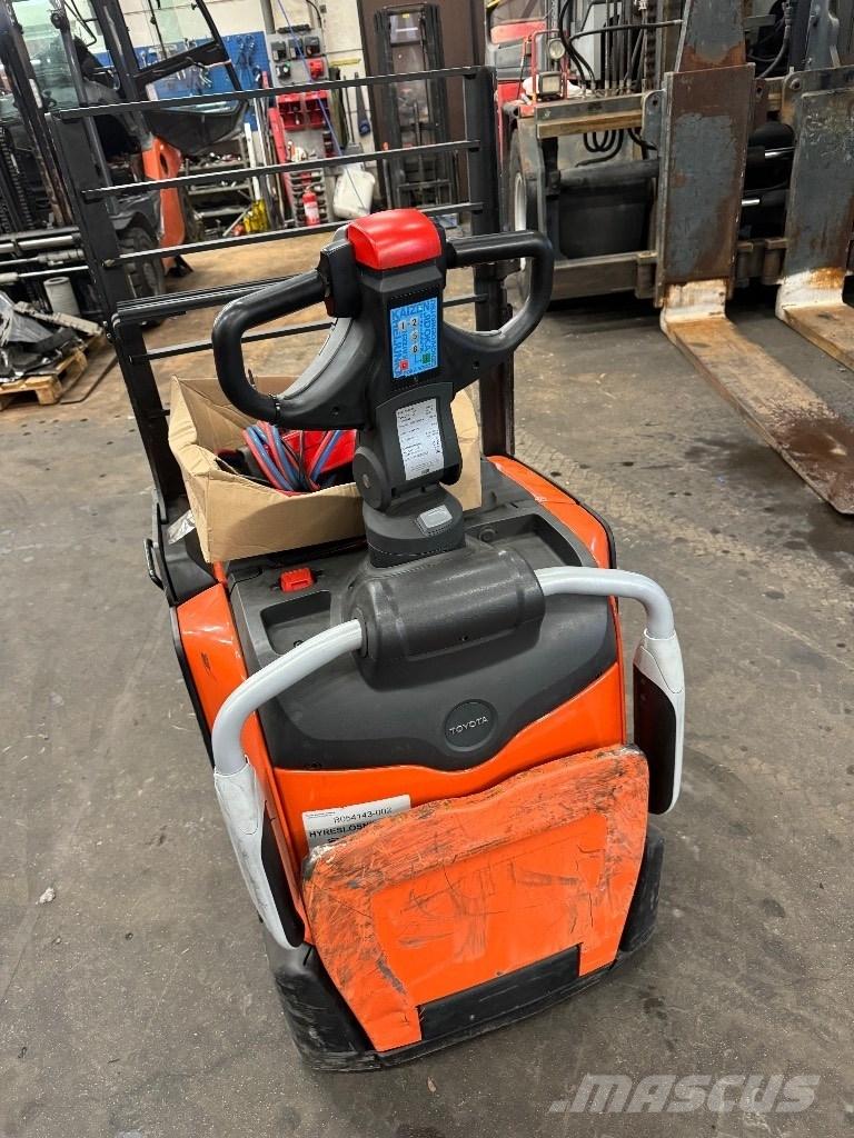 Toyota LPE220 Nízkozdvižný vozík s plošinou