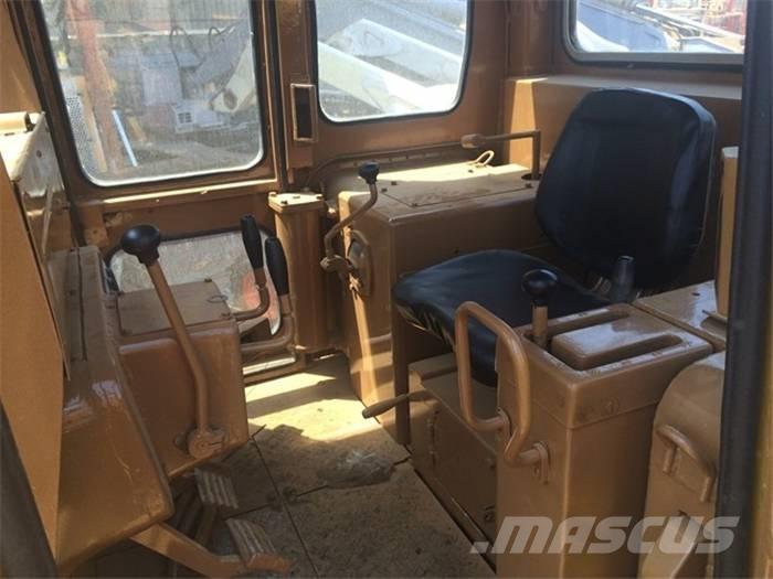 CAT D 6 D Pásové dozéry