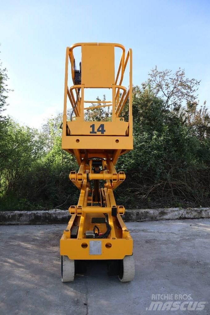 Haulotte Compact 8 Nožnicové zdvíhacie plošiny