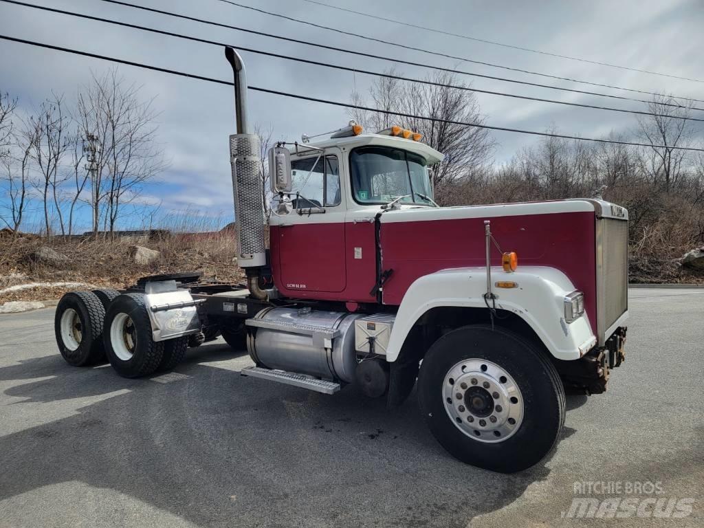 Mack RW613 Ťahače