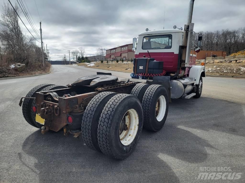Mack RW613 Ťahače