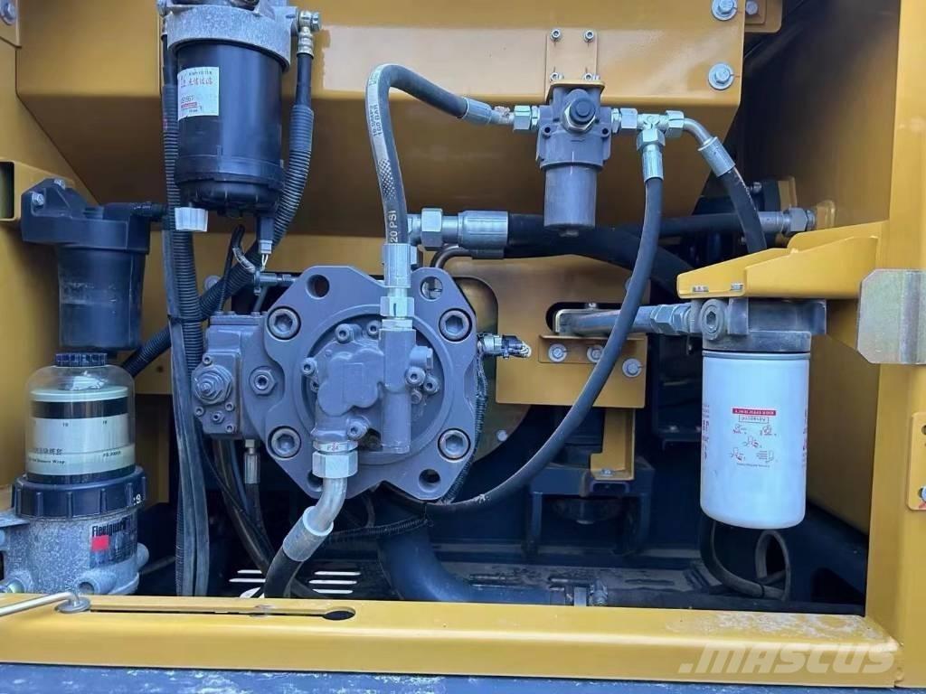 XCMG XE 200 DA Pásové rýpadlá