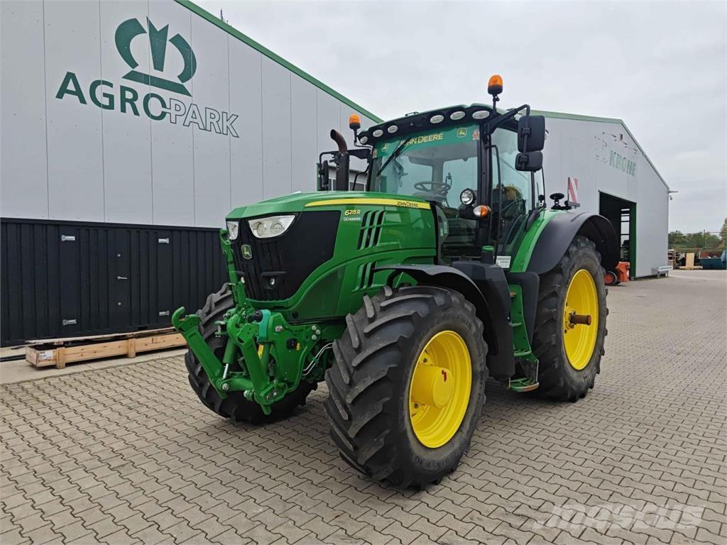 John Deere 6215R Traktory