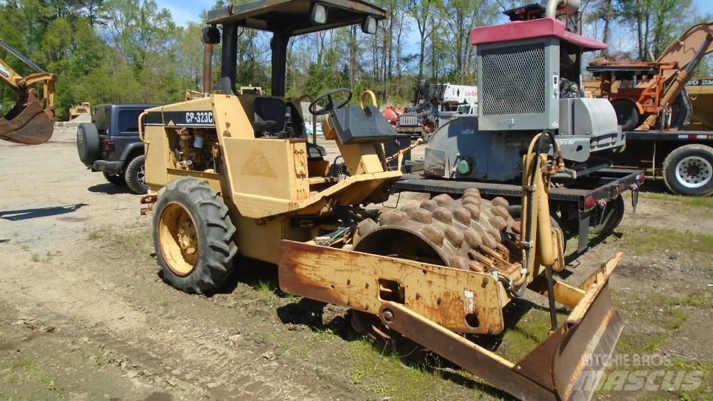 CAT CP 323 C Kombinované valce
