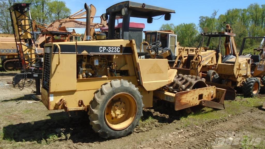 CAT CP 323 C Kombinované valce