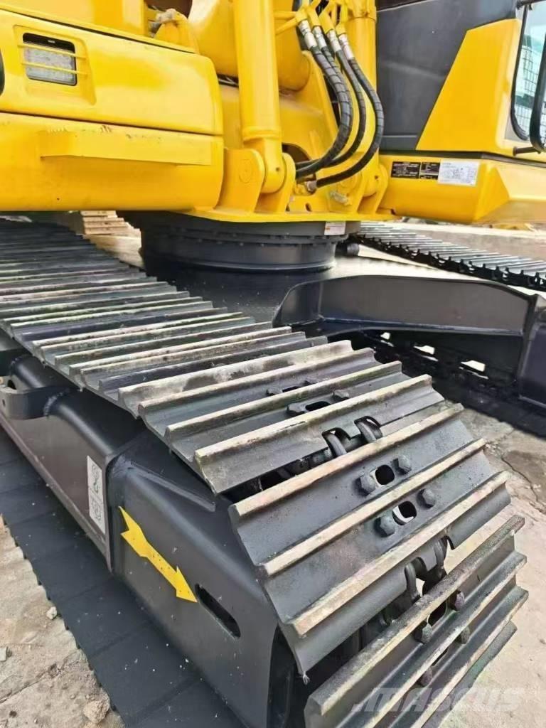 Komatsu 130-7 Pásové rýpadlá