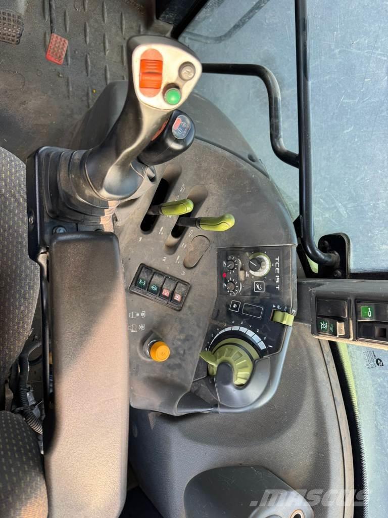 CLAAS ARION 420 Traktory