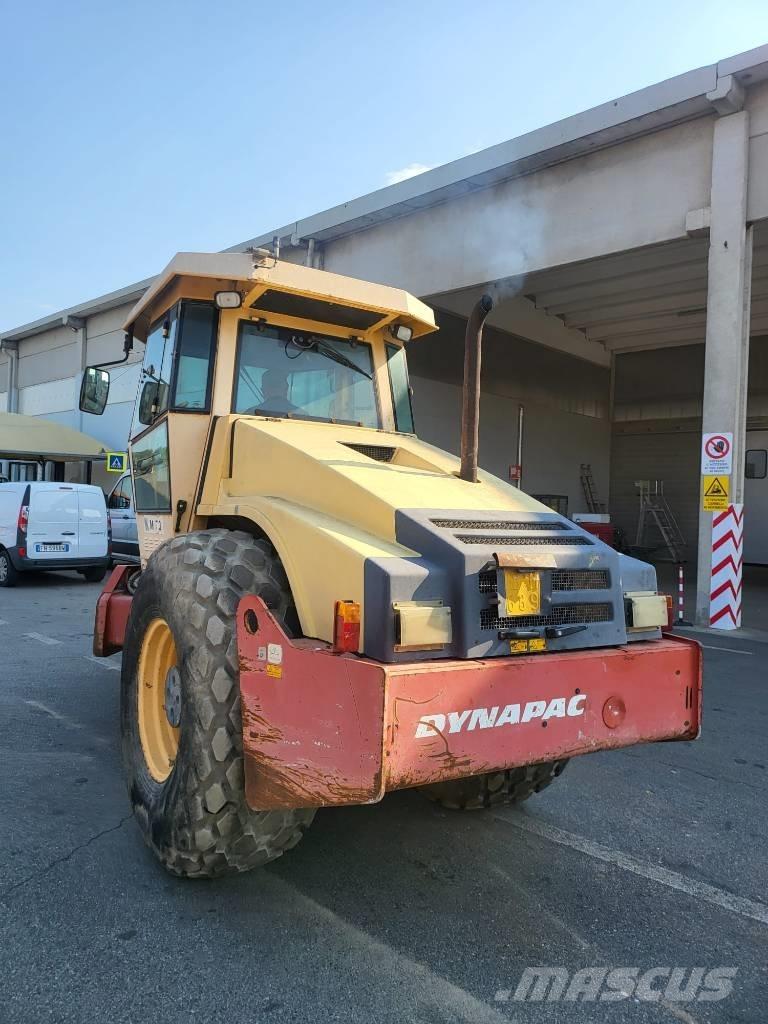 Dynapac CA 302 D Ťahačové valce