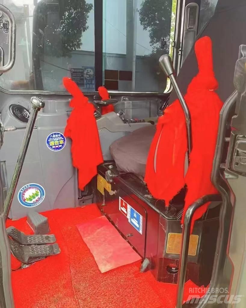 CAT 303.5 Pásové rýpadlá