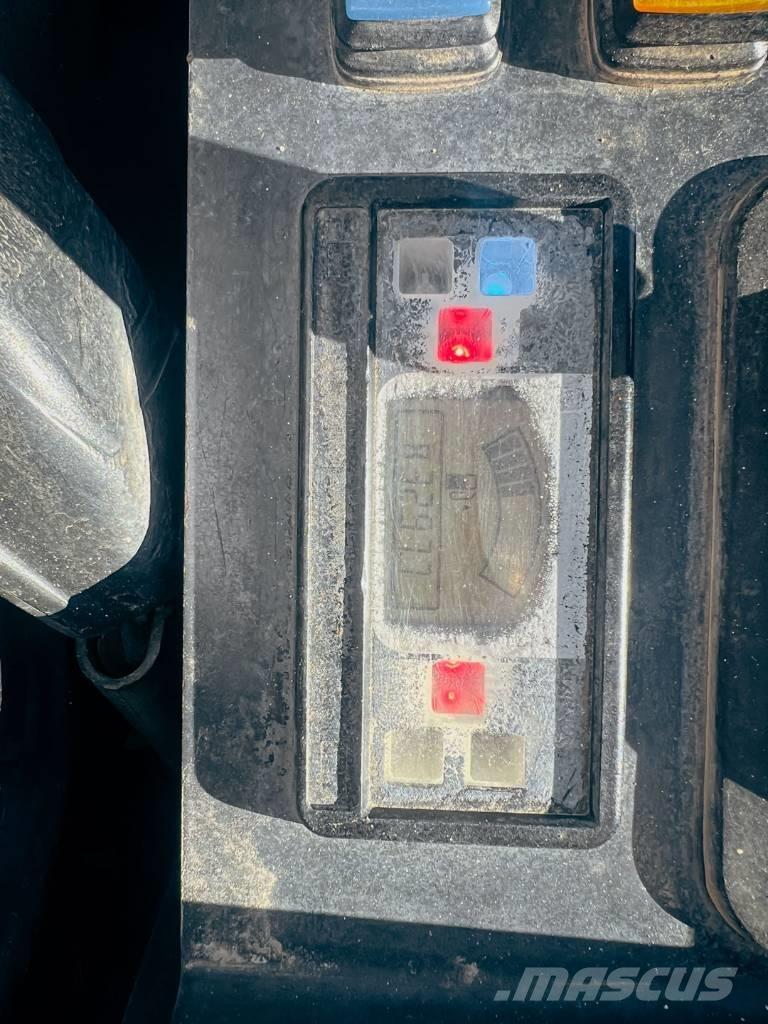 John Deere 26 G Šmykom riadené nakladače