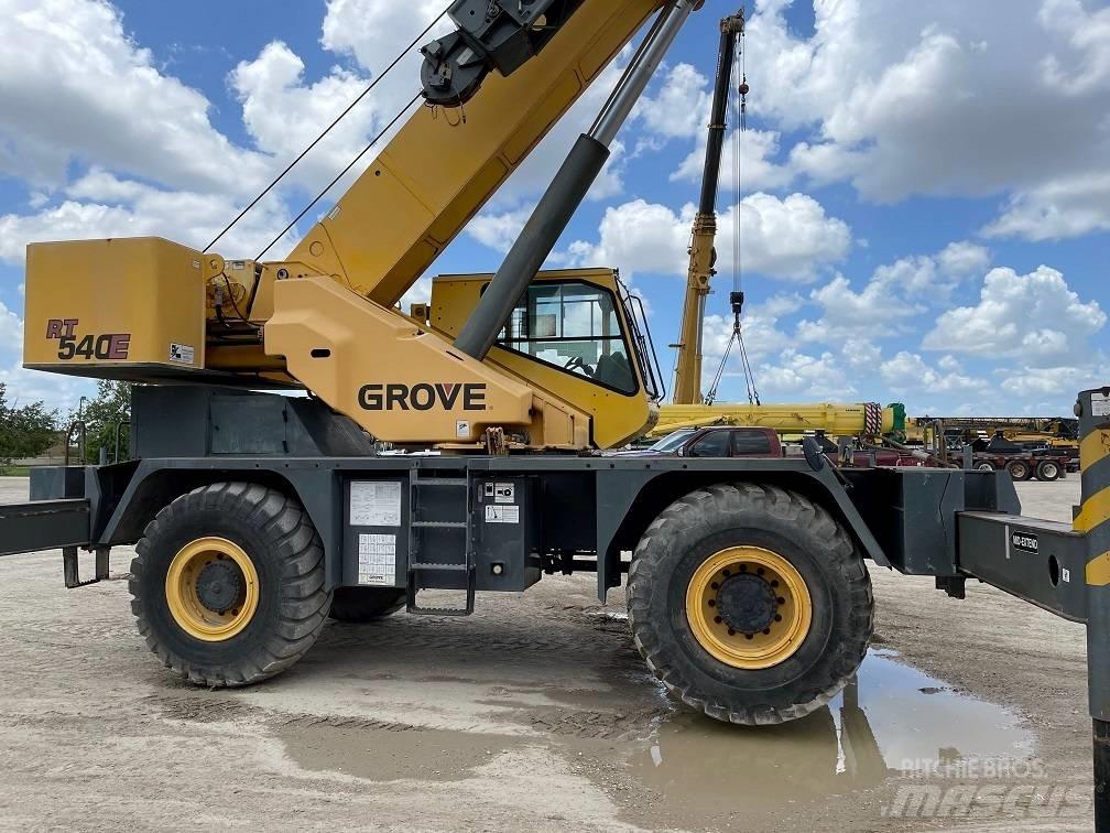 Grove RT 600 E Žeriavy pre ťažký terén