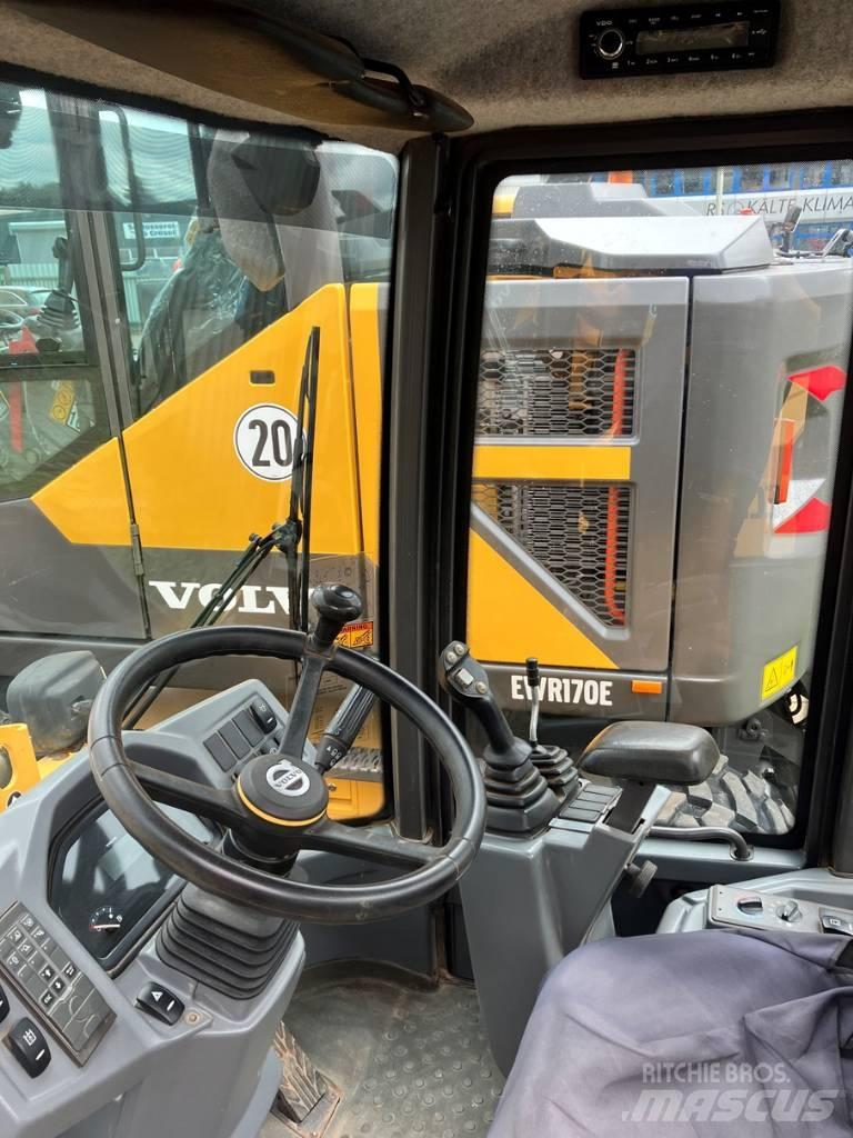 Volvo L 30 G Kolesové nakladače