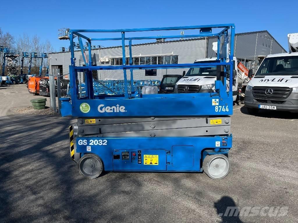 Genie GS 2032 Nožnicové zdvíhacie plošiny