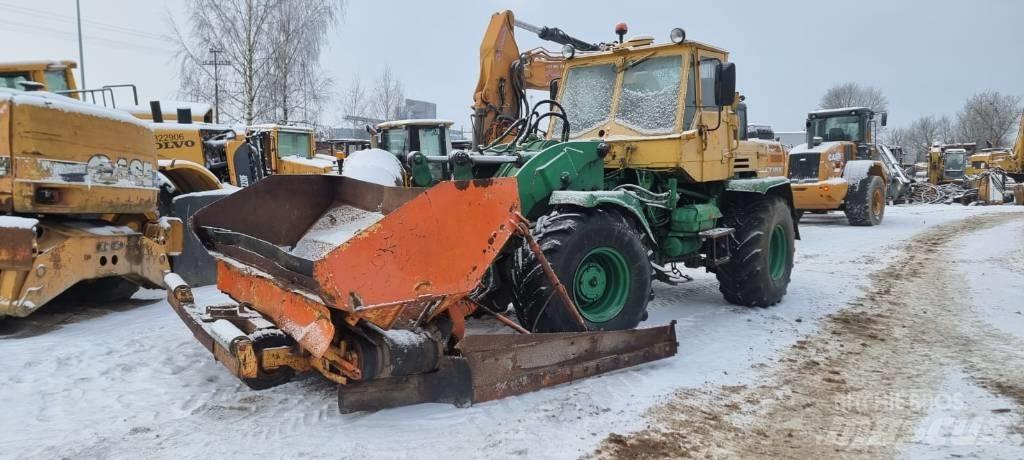  T-150 150 Nosiče náradia