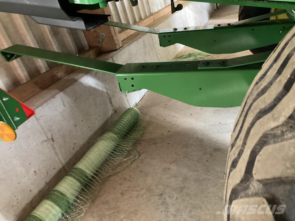 John Deere V461M Lisy na okrúhle balíky