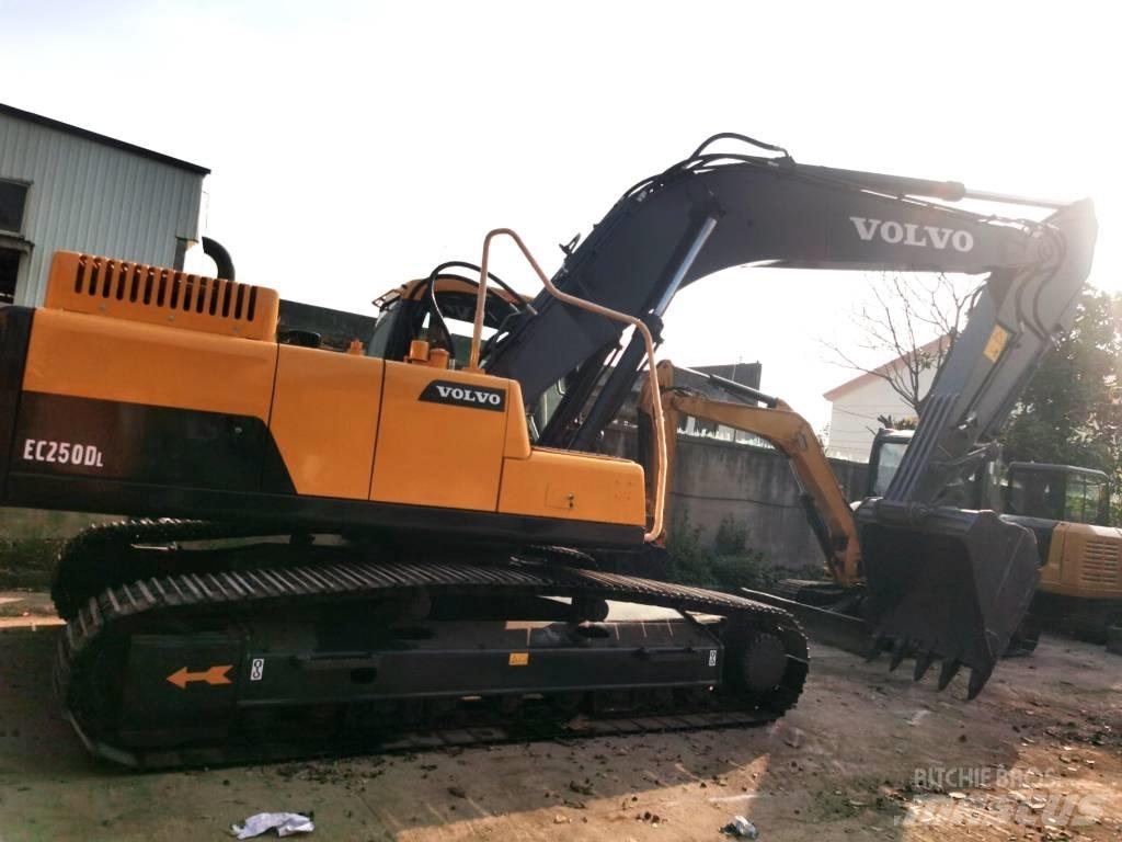 Volvo EC 250 D L Pásové rýpadlá