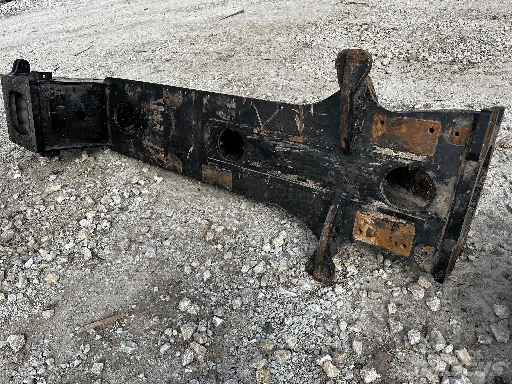 Komatsu 895 Podvozky a zavesenie kolies