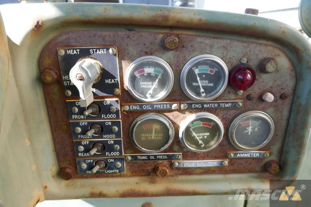 CAT D7F Ex-army Pásové dozéry