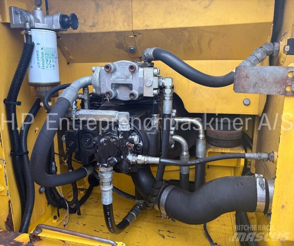 New Holland E 135 B Pásové rýpadlá