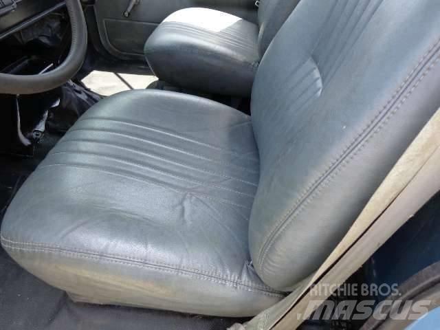 GMC C7500 Plošinové nákladné automobily/nákladné automobily so sklápacími bočnicami