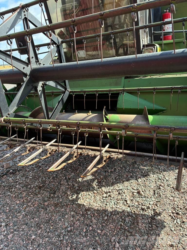John Deere 1042 Kombinované zberacie stroje