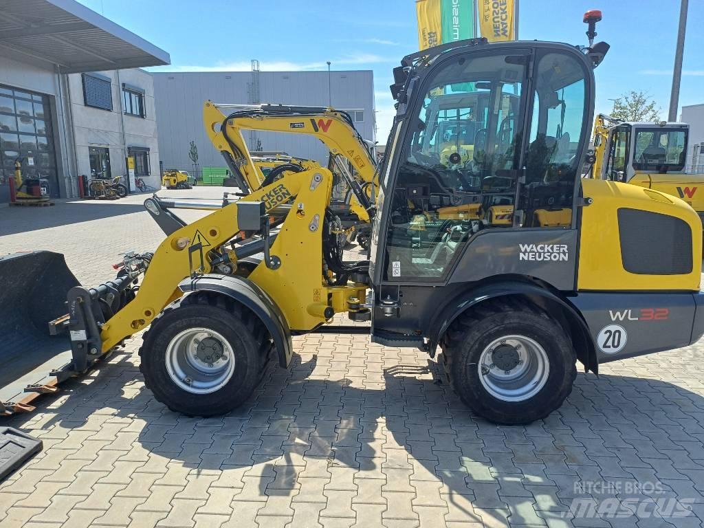 Wacker Neuson WL32 Kolesové nakladače