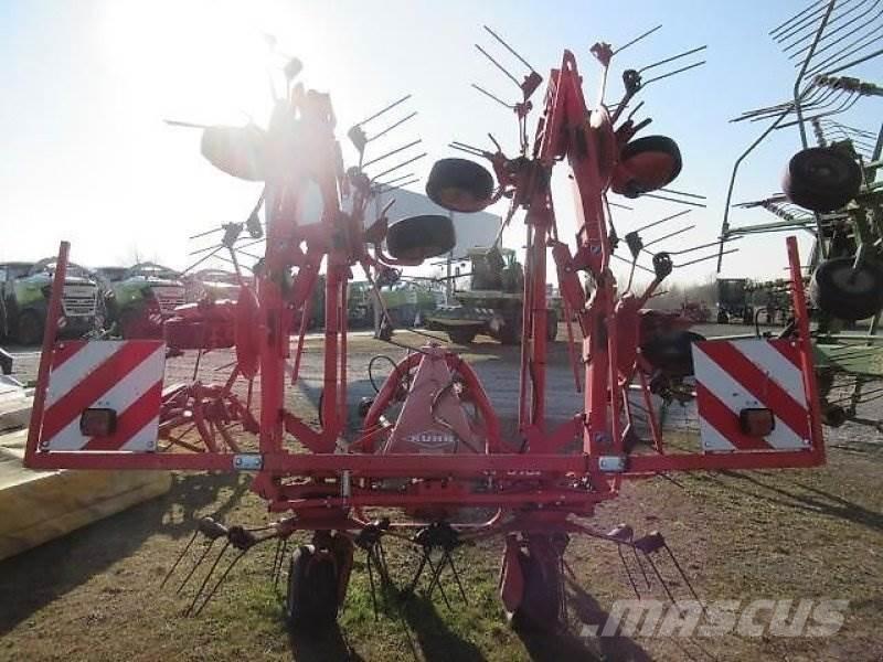 Kuhn GF8702 Obracače a zhrabovače sena