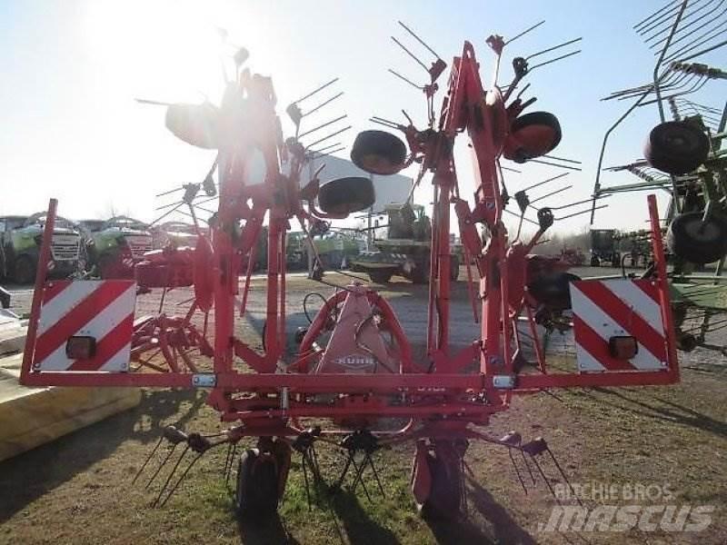 Kuhn GF8702 Obracače a zhrabovače sena