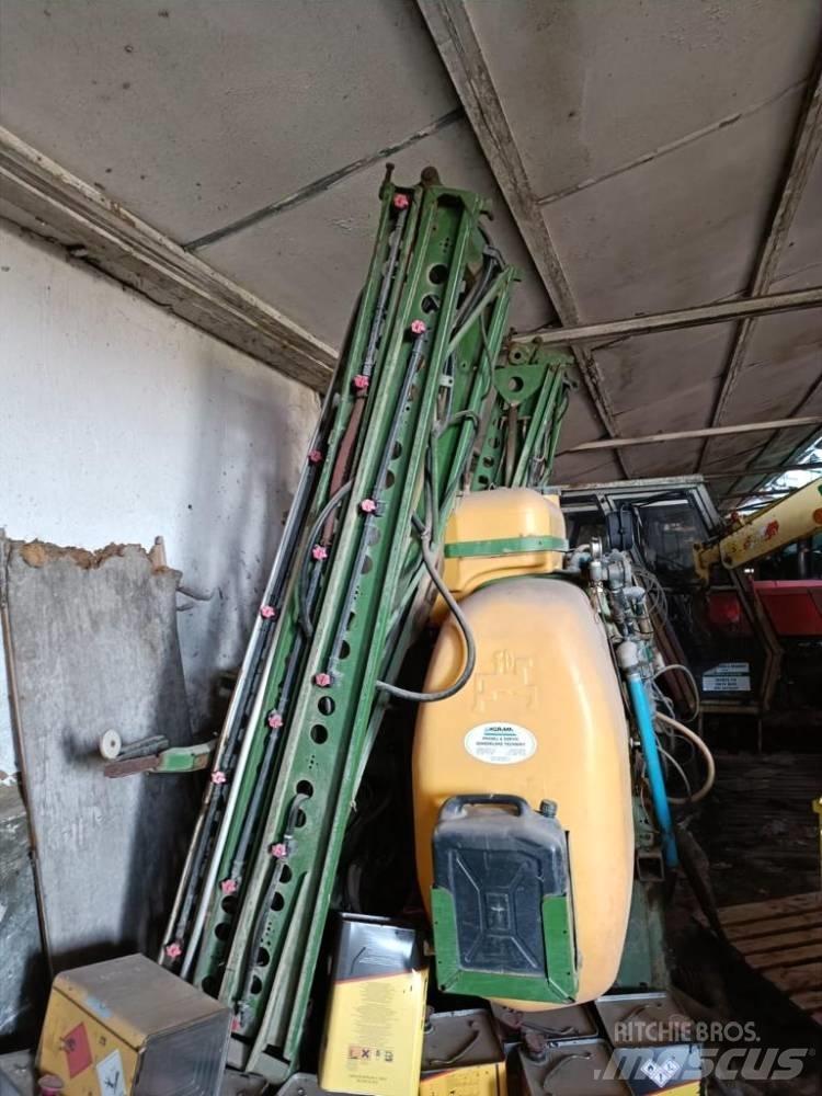 Amazone UF 1200 Nesené postrekovače