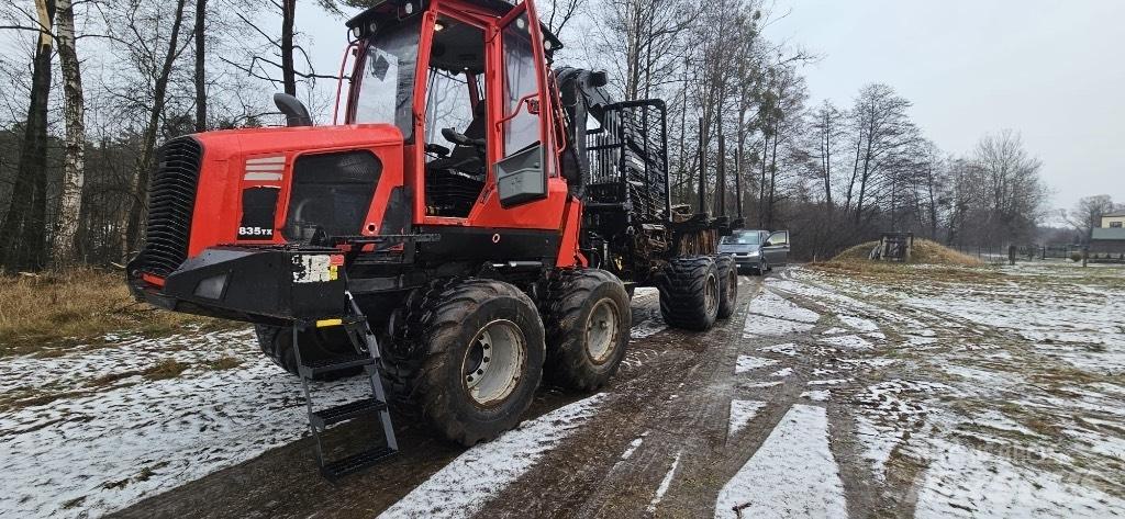 Komatsu 835 Lesné traktory
